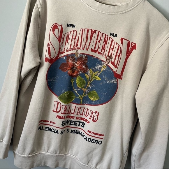 Urban Outfitters Strawberry Vintage Inspired Ivory Pullover Sweatshirt Size S - Picture 6 of 16